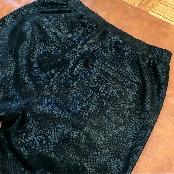 Snake Skin Leggings - Black - Molly Green - Small - Picture 4 of 7